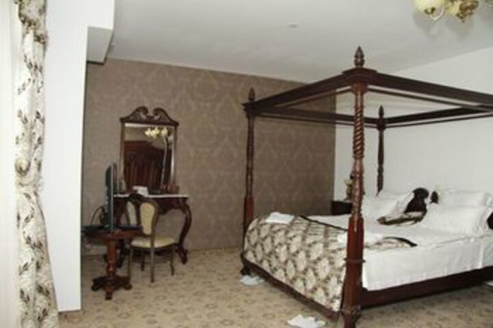 Room 18 of 43