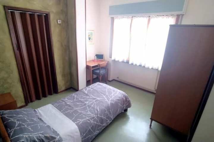 Room 3 of 46