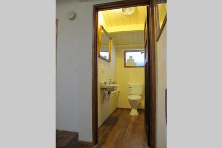 Room 8 of 10