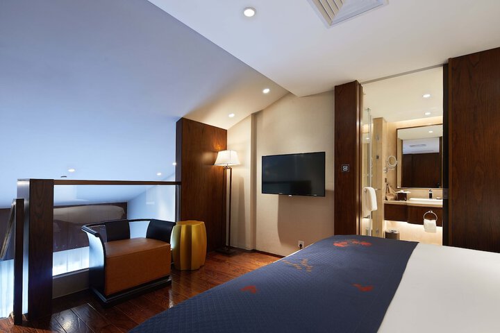 Room 12 of 93
