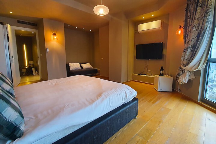 Room 19 of 49