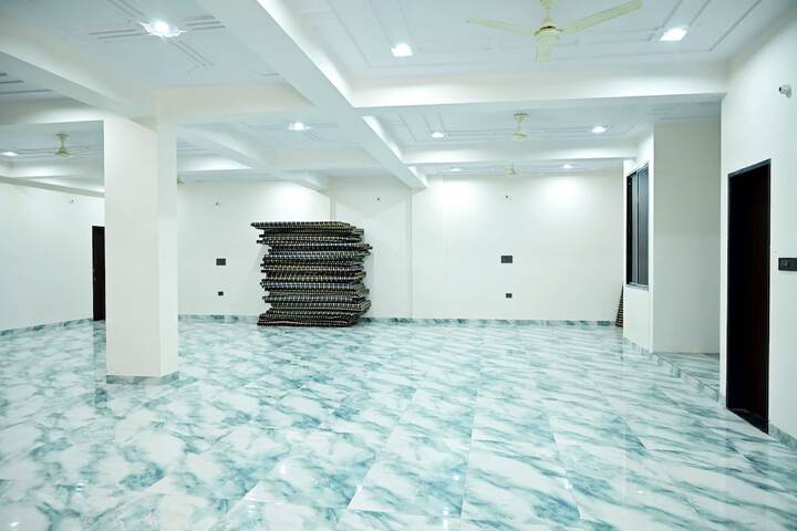 Ballroom/Hall 11 of 15