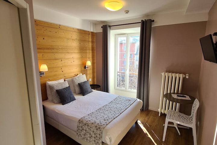 Room 12 of 28