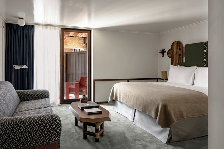 Room 37 of 71