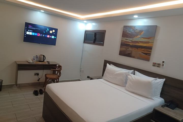 Room 5 of 11