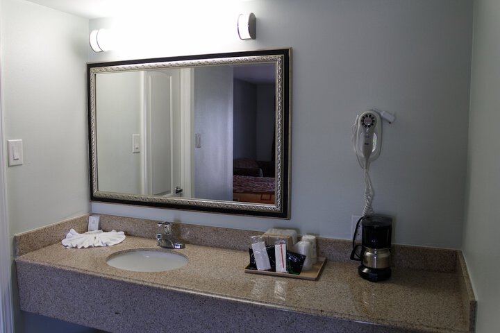 Bathroom sink