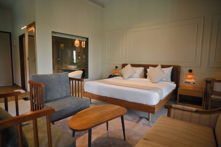 Room 4 of 13