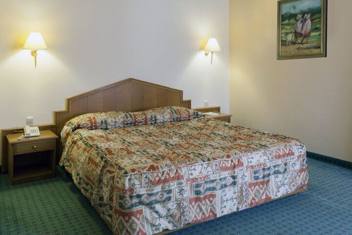 Room 9 of 48