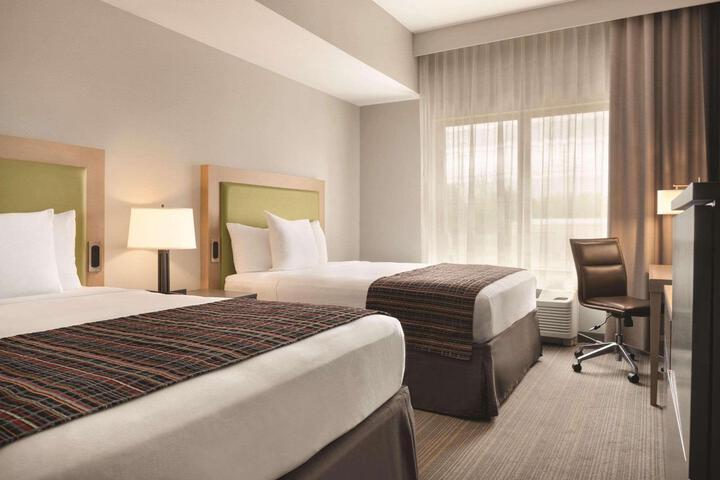 2 Queen Beds (4 of 5)