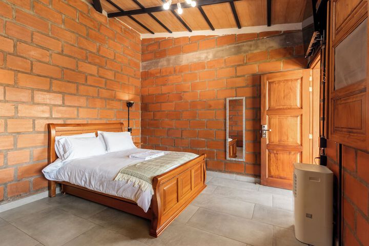 Room 6 of 21