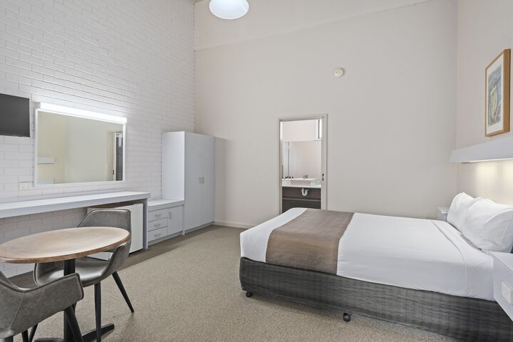 Room 5 of 48