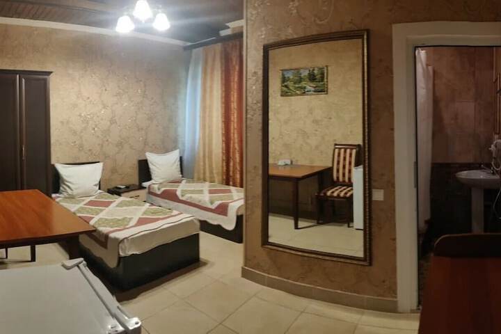 Room 5 of 12