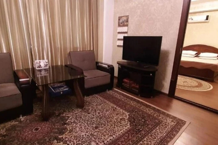 Room 4 of 9