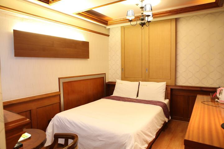 Room 11 of 35