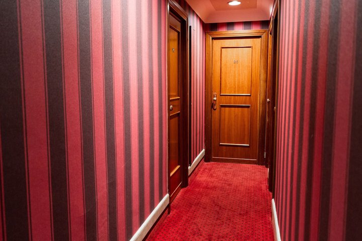 Ballroom/Hall 58 of 76