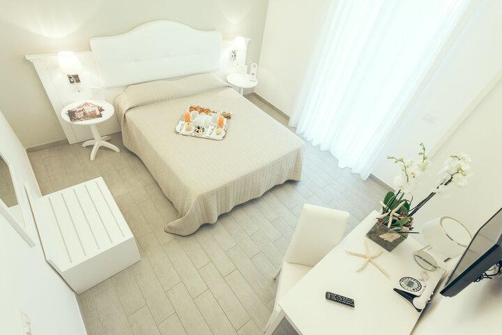 Room 17 of 60