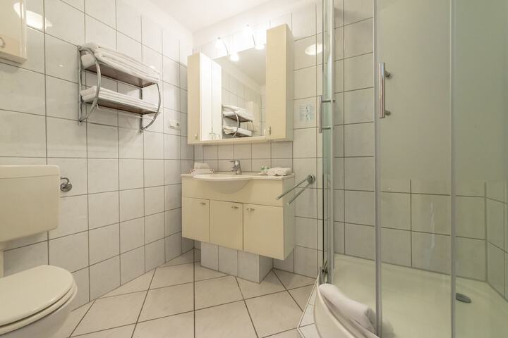 Room 8 of 31
