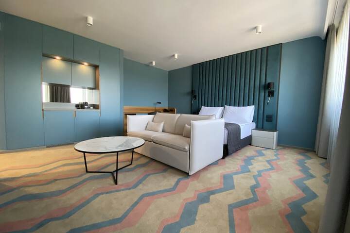 Room 8 of 78