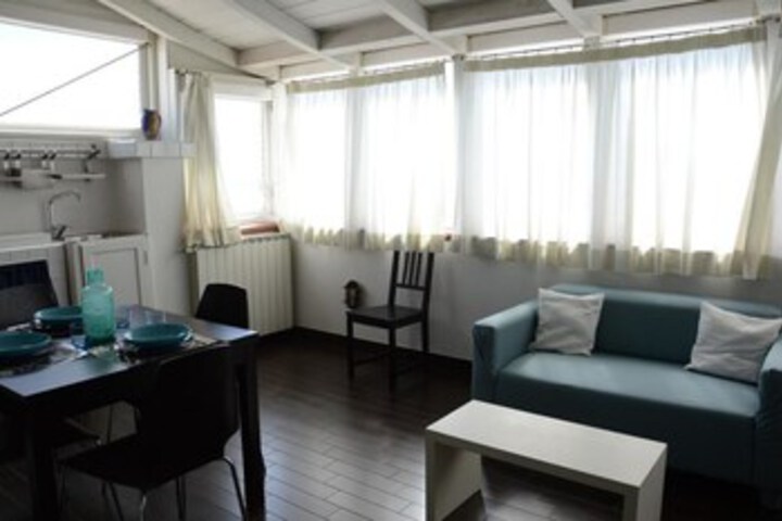 Room 6 of 14