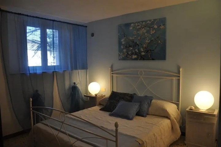 Room 5 of 16