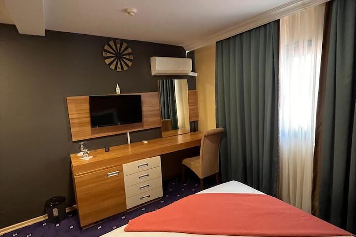 Room 3 of 12