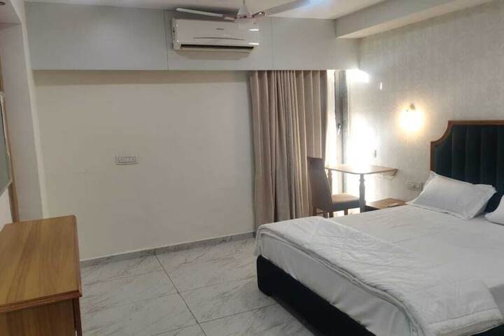 Room 3 of 7