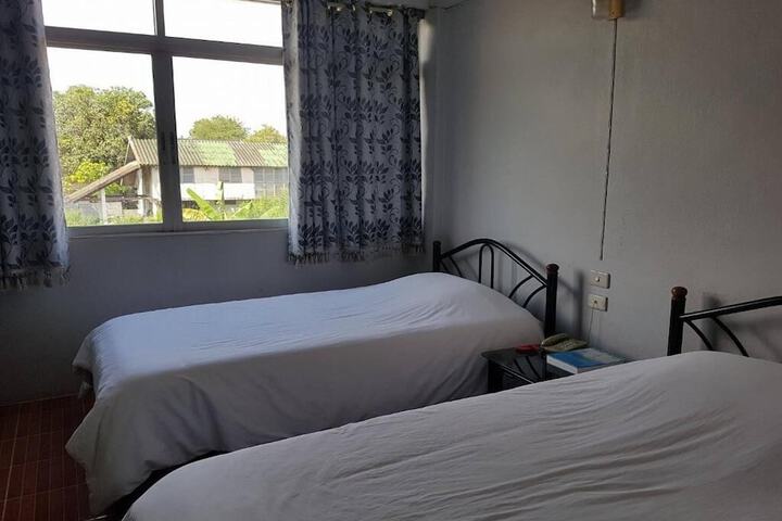 Room 12 of 30