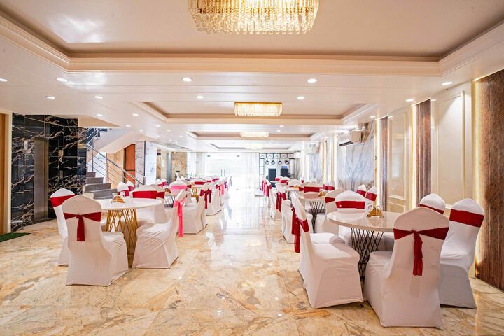 Ballroom/Hall 32 of 49