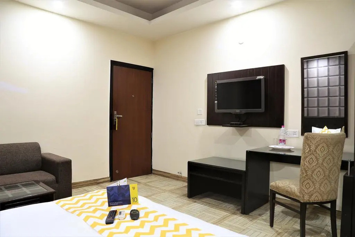 Room 6 of 15
