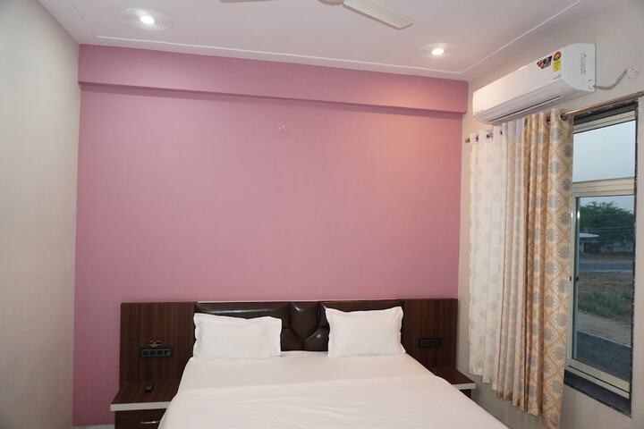 Room 12 of 34