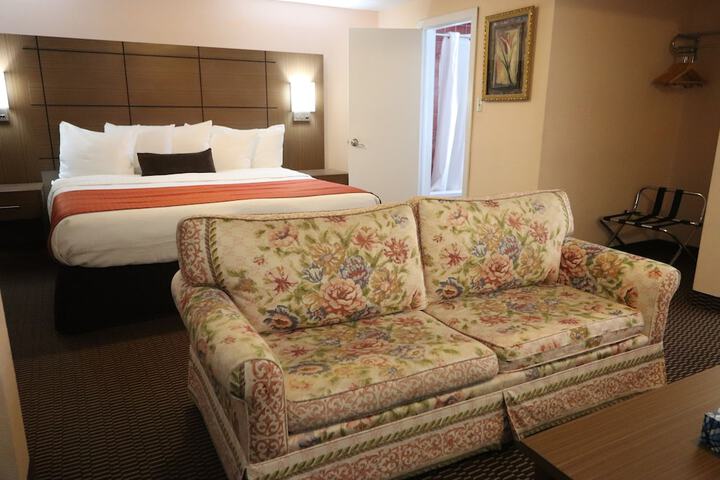 1 King Bed (12 of 14)