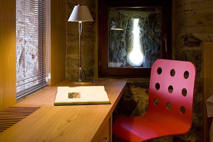 Room 8 of 37
