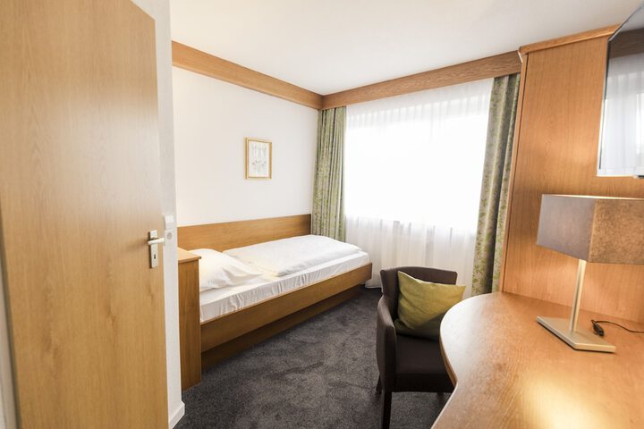 Room 10 of 46