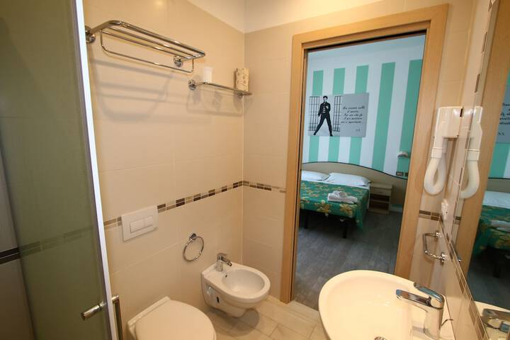 Room 33 of 119
