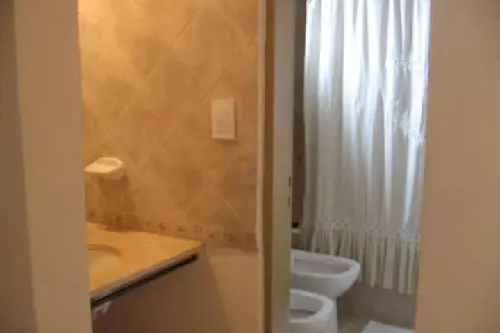 Room 6 of 14