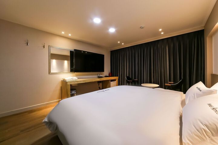 Room 52 of 67