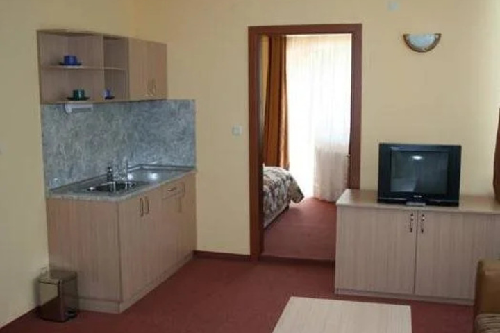 Room 6 of 25