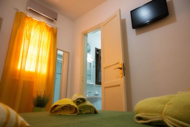 Room 12 of 79