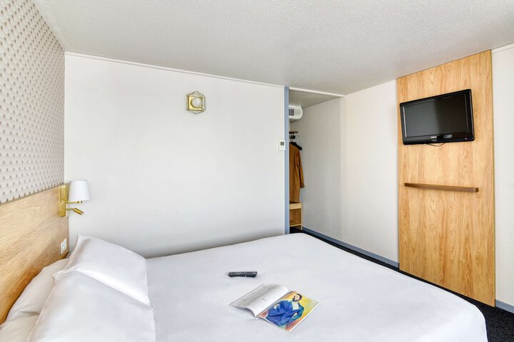 Room 12 of 39