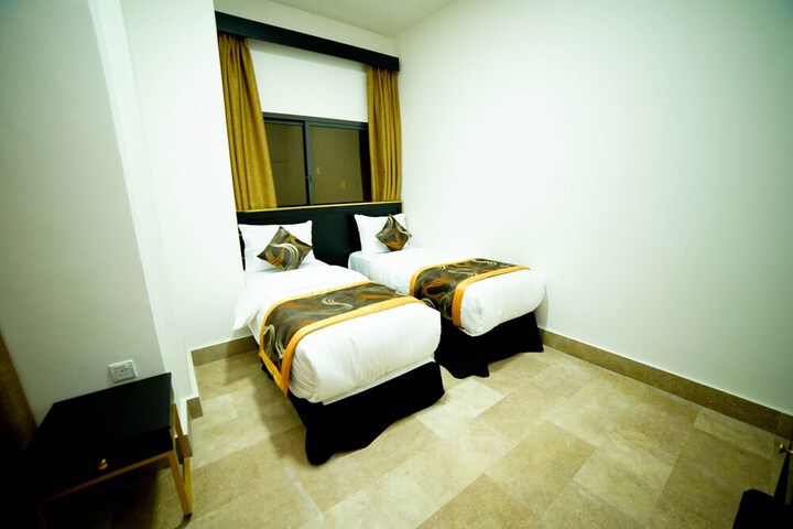Room 16 of 34