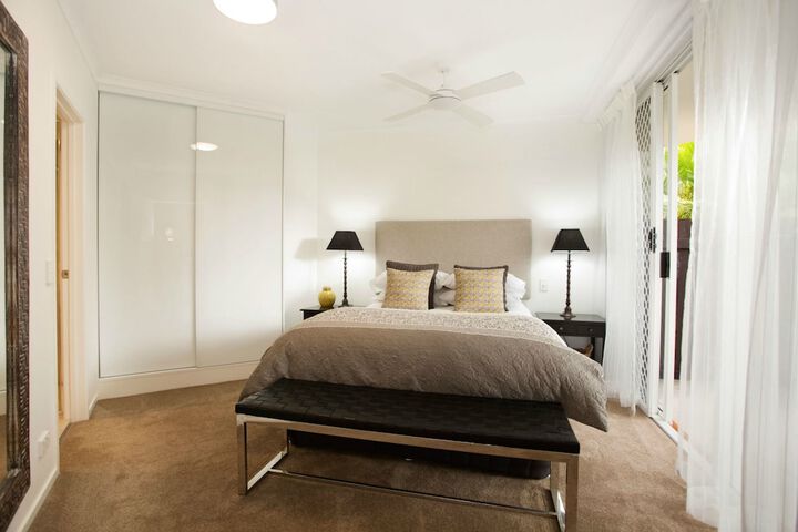 Room 6 of 150