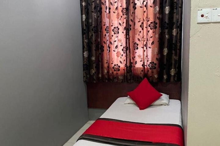 Room 10 of 18