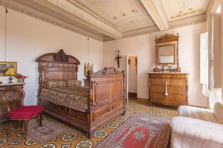 Room 6 of 17