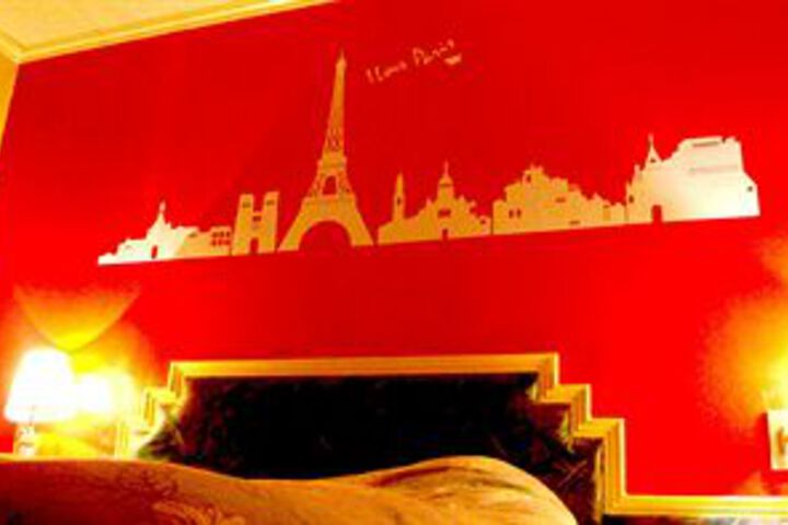 Room 10 of 12