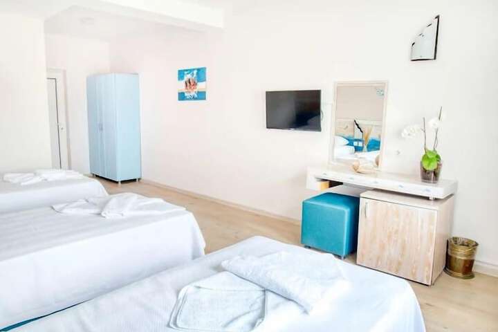 Room 4 of 12