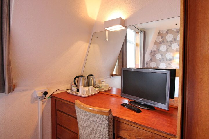Room 33 of 62