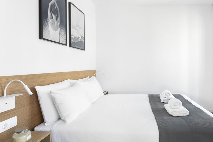 Room 52 of 100