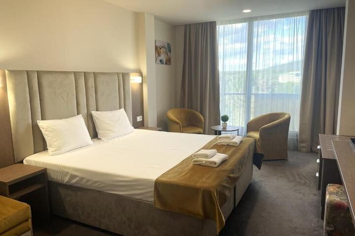 Room 12 of 28