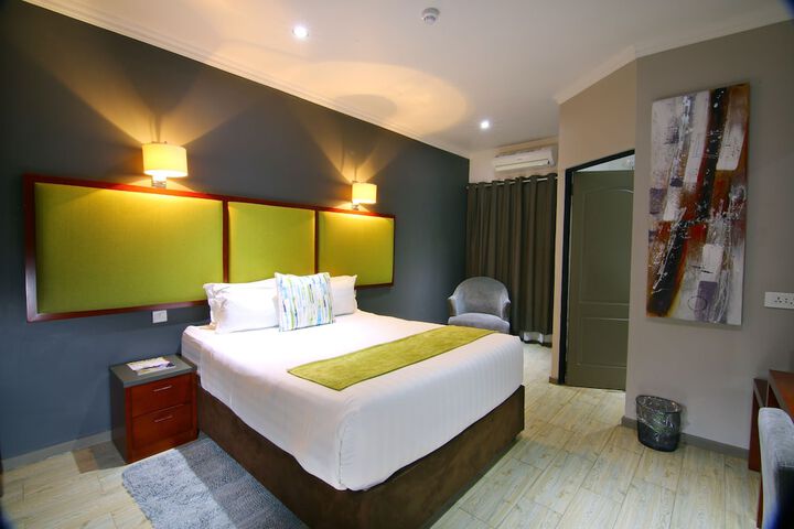Room 18 of 113