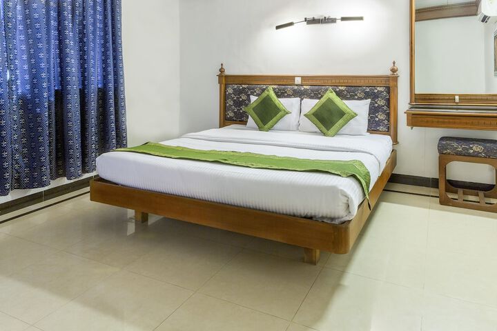 Room 4 of 27